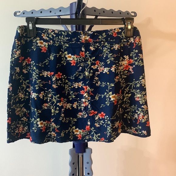 Xhileration skirt - Picture 1 of 4